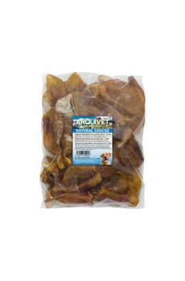 Orejas de cerdo ibérico de tamaño mediano deshidratadas y ahumadas, facilitan la higiene dental de tu mascota