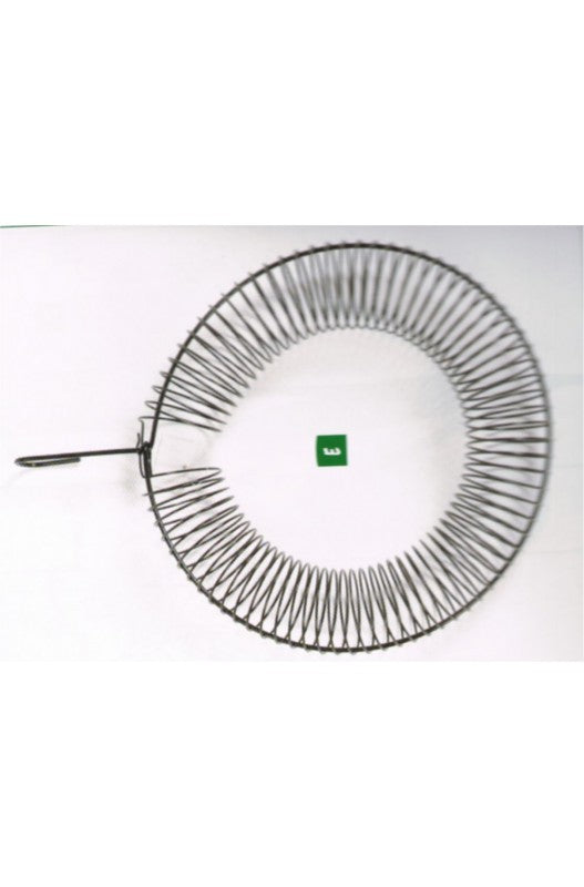 Soporte Espiral para Bolas de Grasa es un accesorio diseñado para facilitar la alimentación de aves