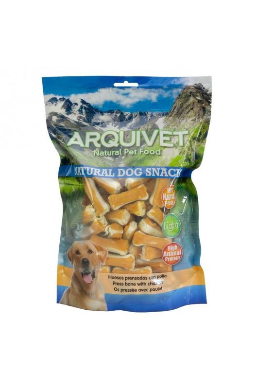 Snack en forma de huesos prensados, a base de carne de pollo. 100% naturales