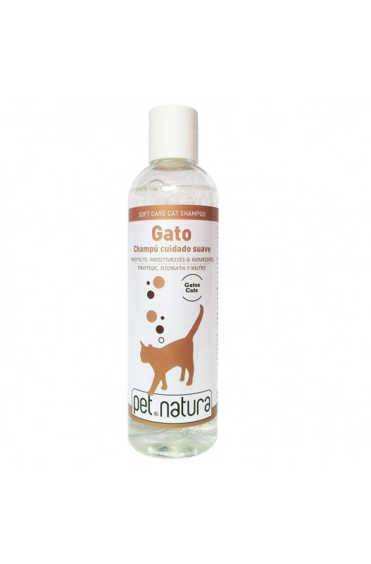 Champú en líquido suave formulado para todas las razas de gatos. Protege e hidrata el pelaje y proporciona brillo.