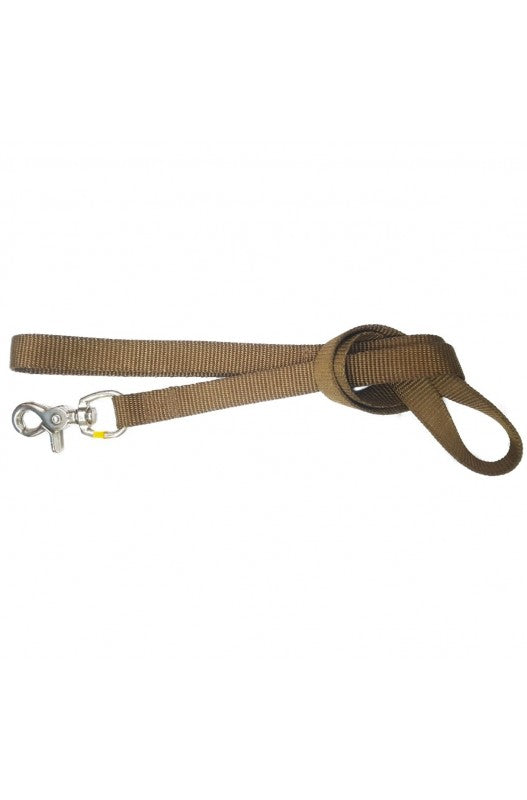 RAMAL NYLON 20x100 MARRON es un accesorio resistente y duradero para pasear a tu perro.