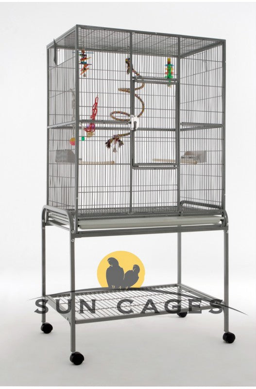  Sun Parrots Voladera Eco (81x54x157 cm) es la elección ideal para quienes buscan ofrecer a su loro un hogar espacioso y seguro. Su diseño ecológico y funcional asegura que tu ave tenga un entorno que fomente su salud y felicidad.