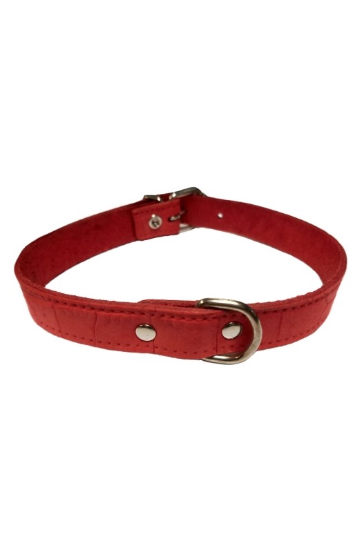 collar de piel labrada en rojo intenso